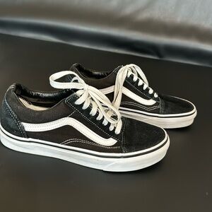 Women’s gently used Vans. Size 7.